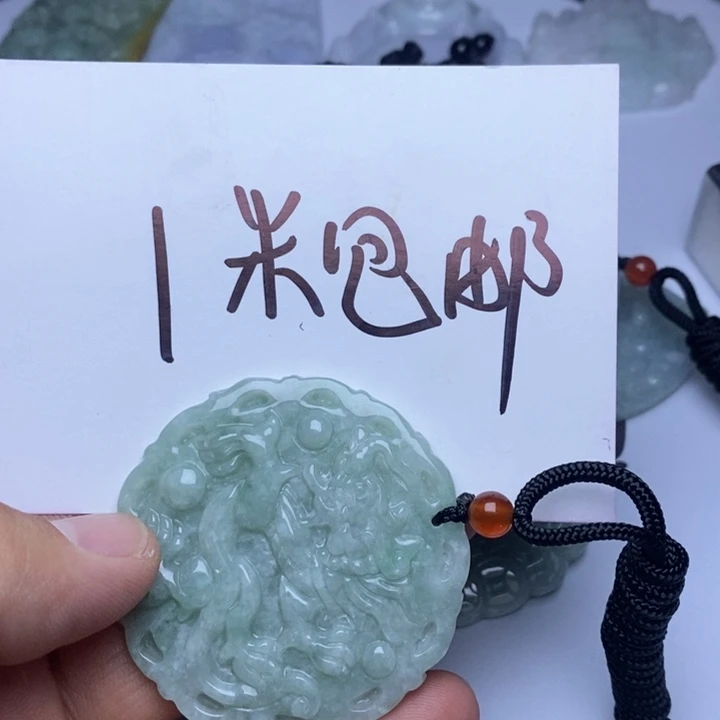 翡翠未镶嵌颈饰是****糖翡翠