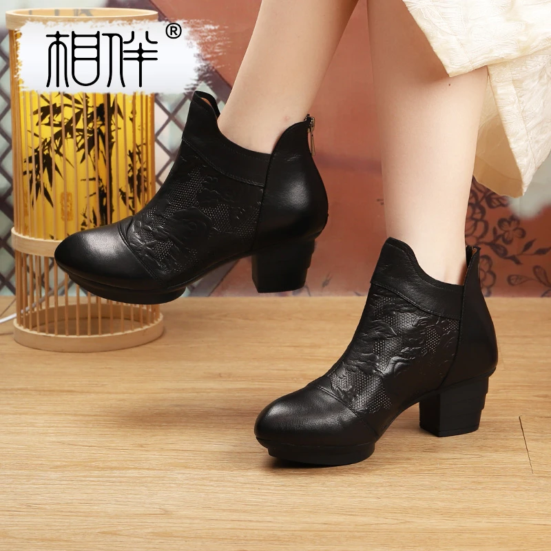 相伴复古真皮羊皮民族风手工女短靴中老年妈妈秋冬高跟靴子53280