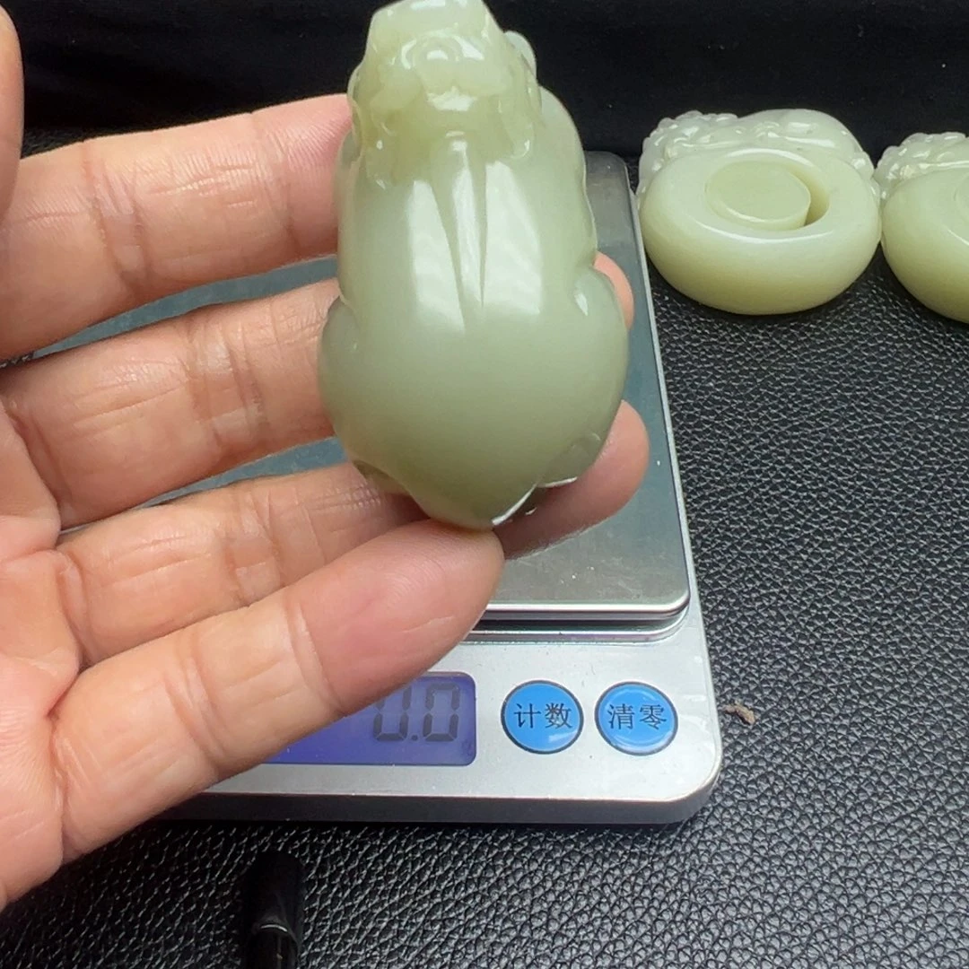 和田玉（糖玉）未镶嵌把件