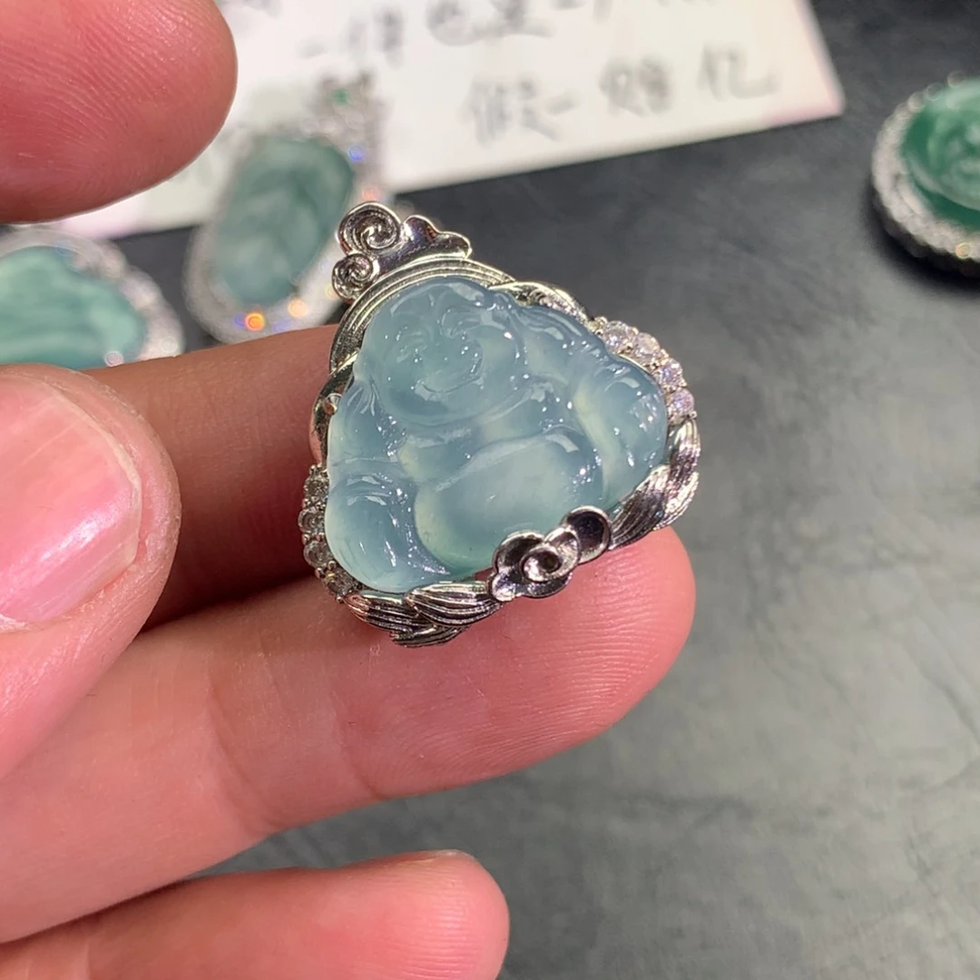 翡翠颈饰未镶嵌佛公