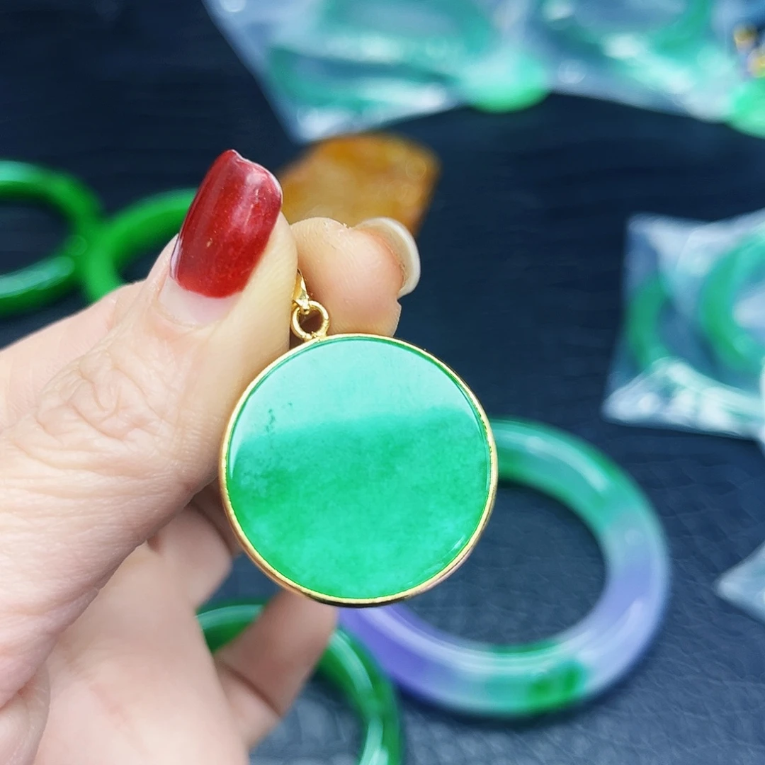 翡翠手镯未镶嵌多样性