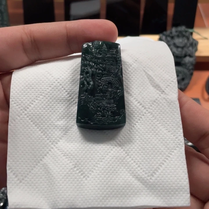 翡翠未镶嵌颈饰天然翡翠A货  山水