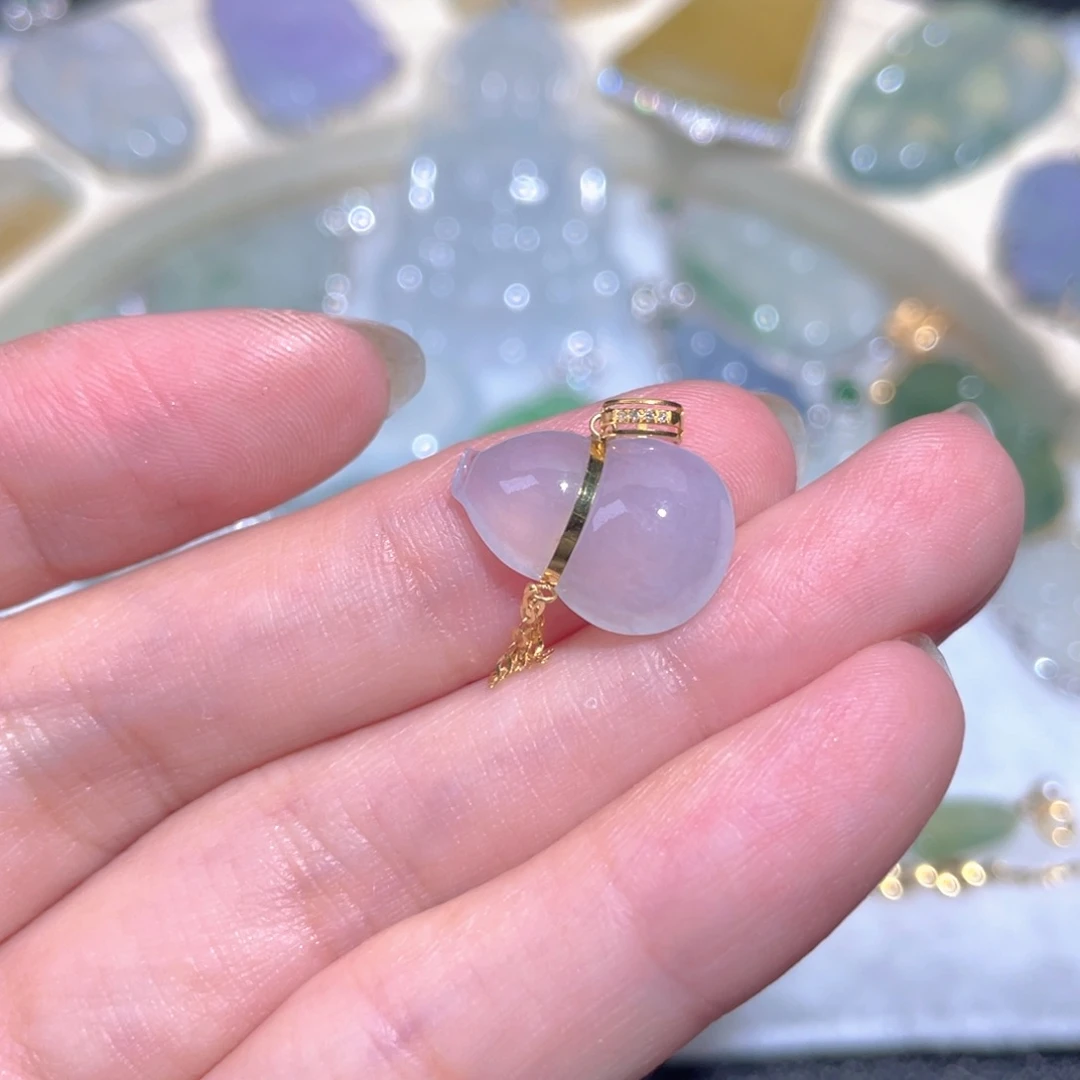 翡翠18K金镶嵌颈饰翡翠