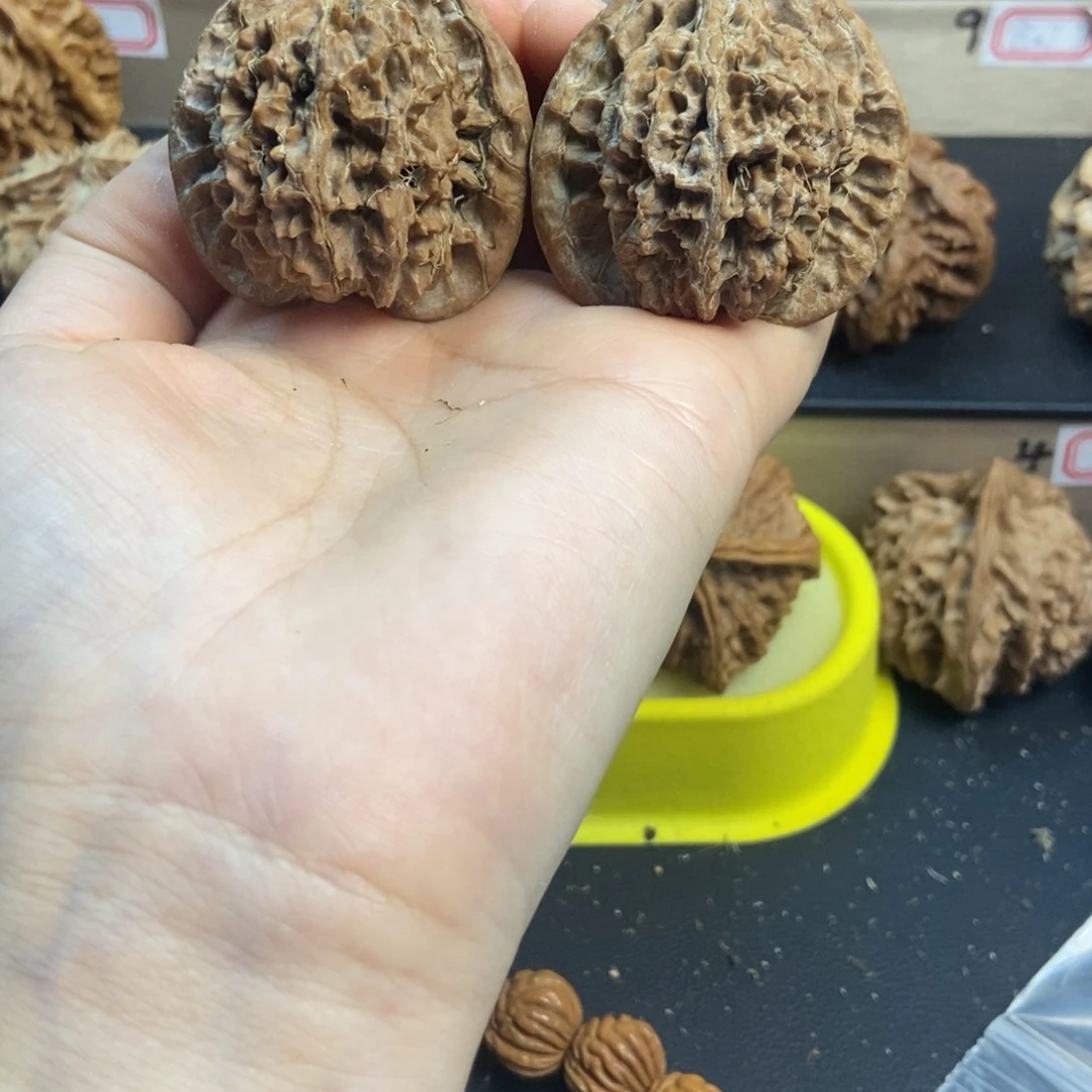 桃核吊坠?****空秦岭薄棱官帽42