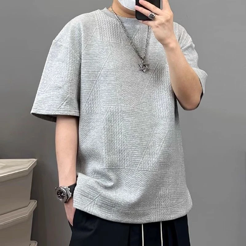 高级感浮雕纹理印花短袖压花隐藏式插兜男士上衣圆领T恤百搭休闲