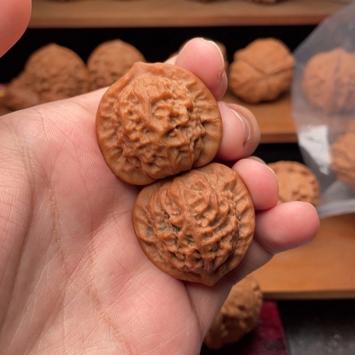 吊坠文玩核桃34全品红皮梦幻头货瓷娃娃