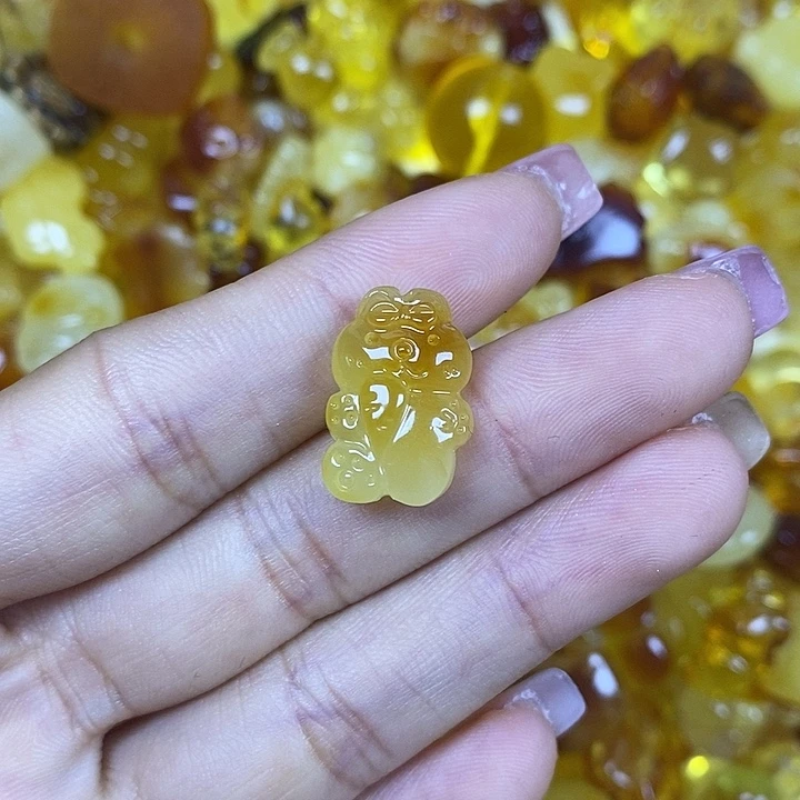 橄榄核吊坠小兔子77
