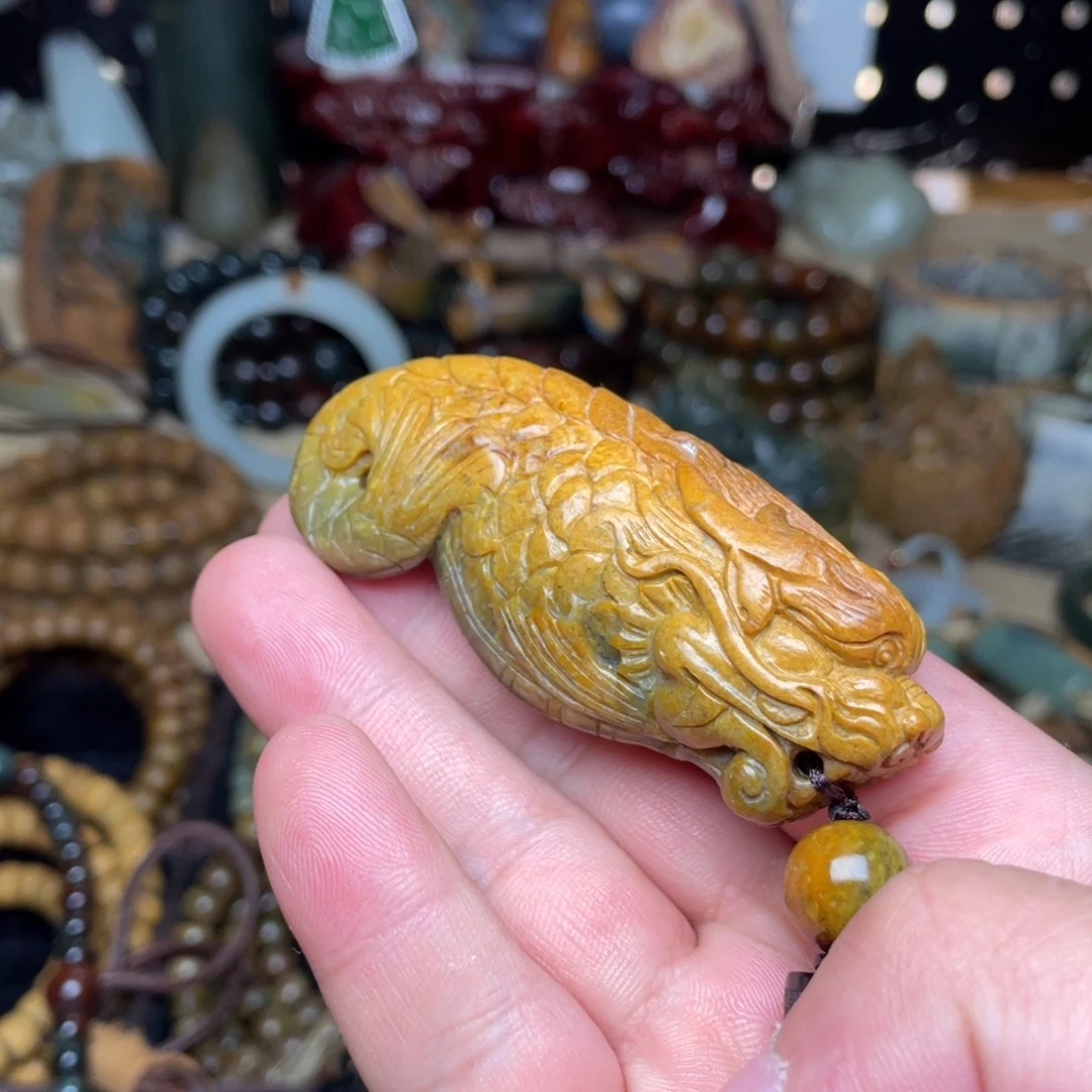颈饰未镶嵌岫岩河磨玉（透闪石质玉）