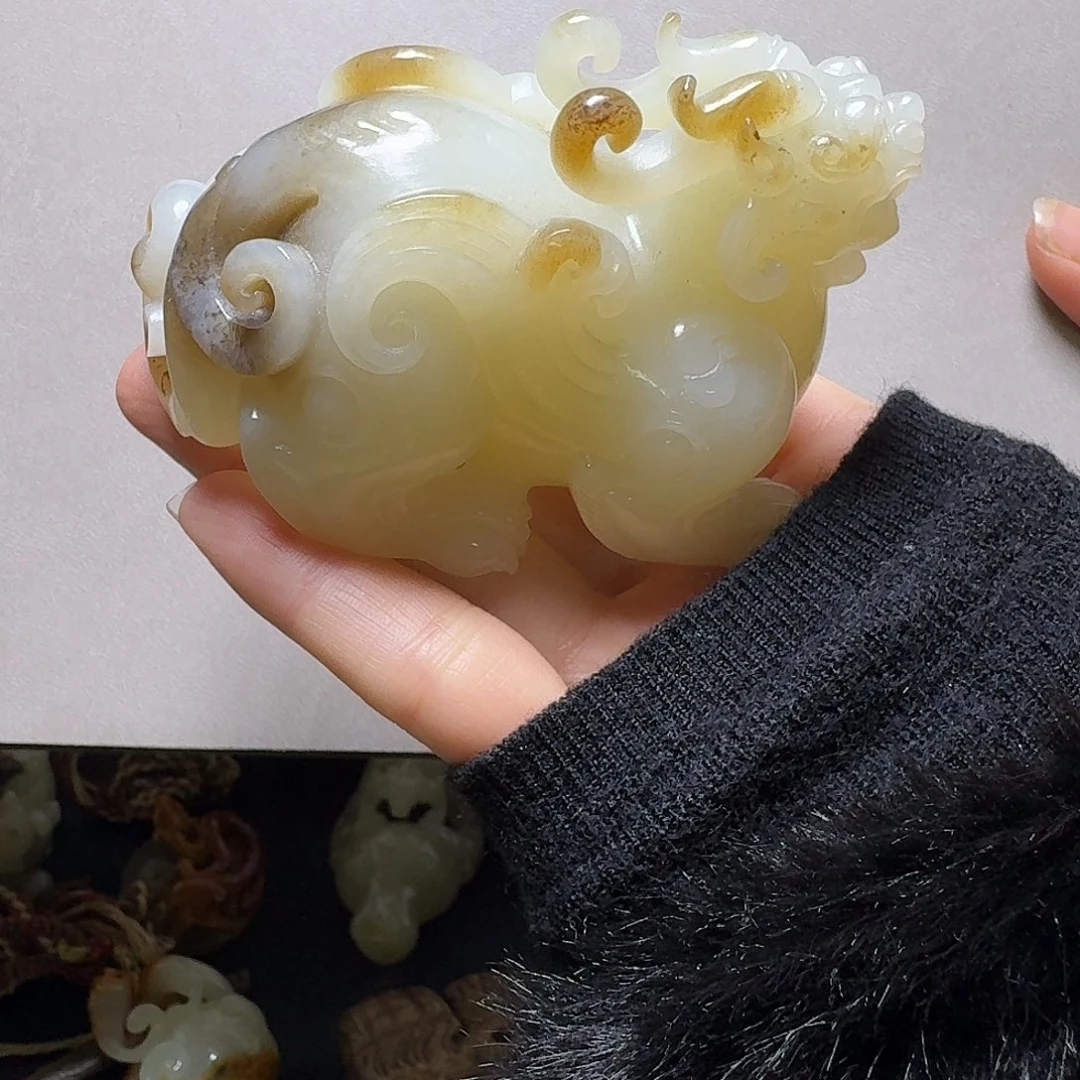 七***星和田玉（糖玉）未镶嵌颈饰