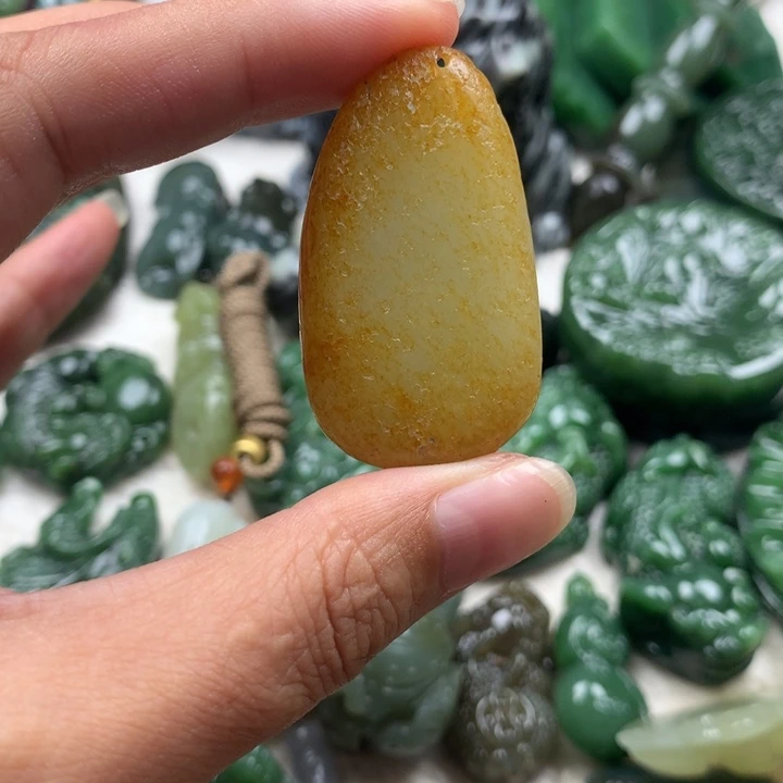 和田玉未镶嵌颈饰