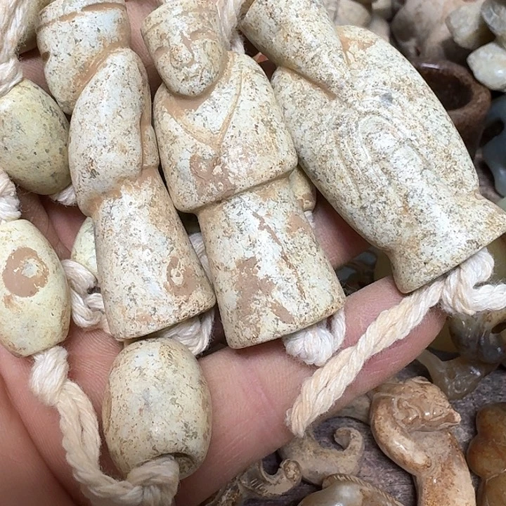 蛇纹石玉颈饰未镶嵌