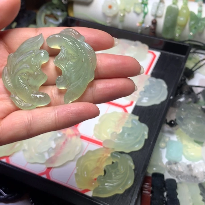 未镶嵌蛇纹石玉颈饰