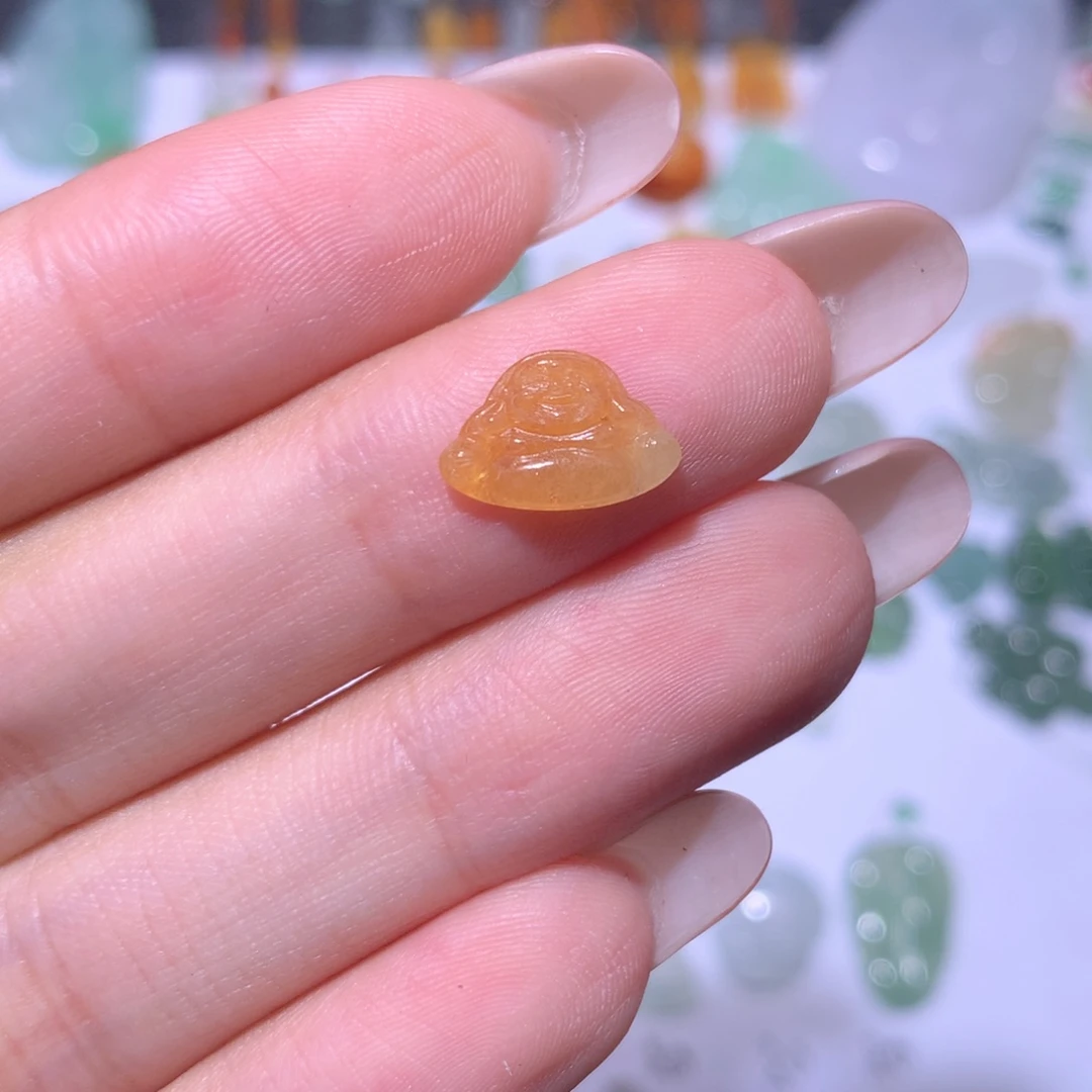 翡翠未镶嵌颈饰黄佛