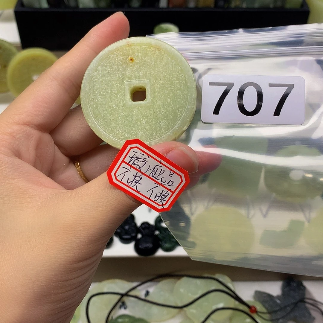 蛇纹石玉颈饰未镶嵌