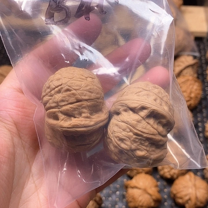 隼***叔文玩核桃吊坠文玩核桃