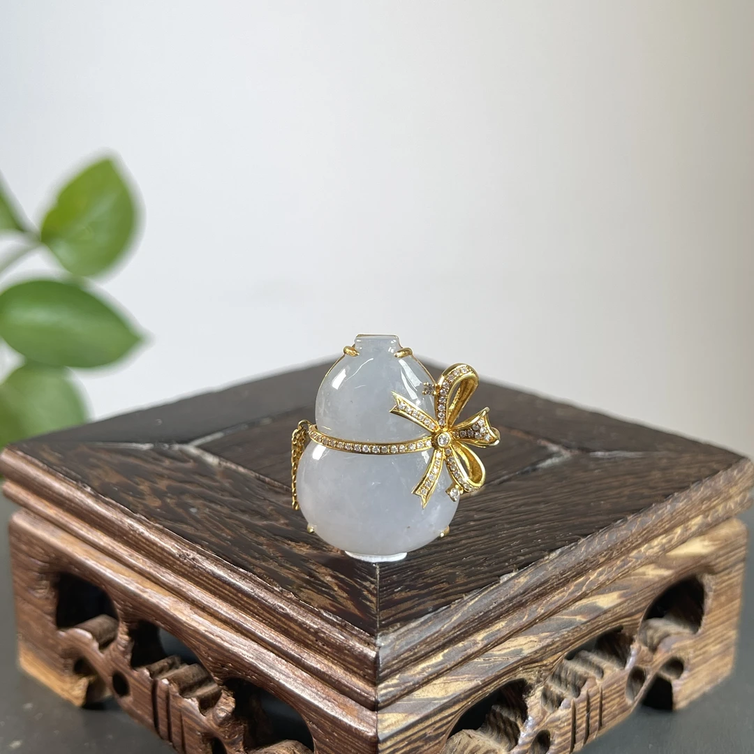 JGB07-187 天然翡翠缅甸A货 18K含钻镶嵌葫芦