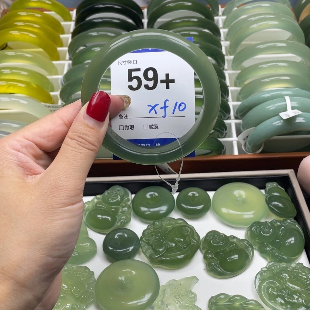 未镶嵌蛇纹石玉手镯杨**?