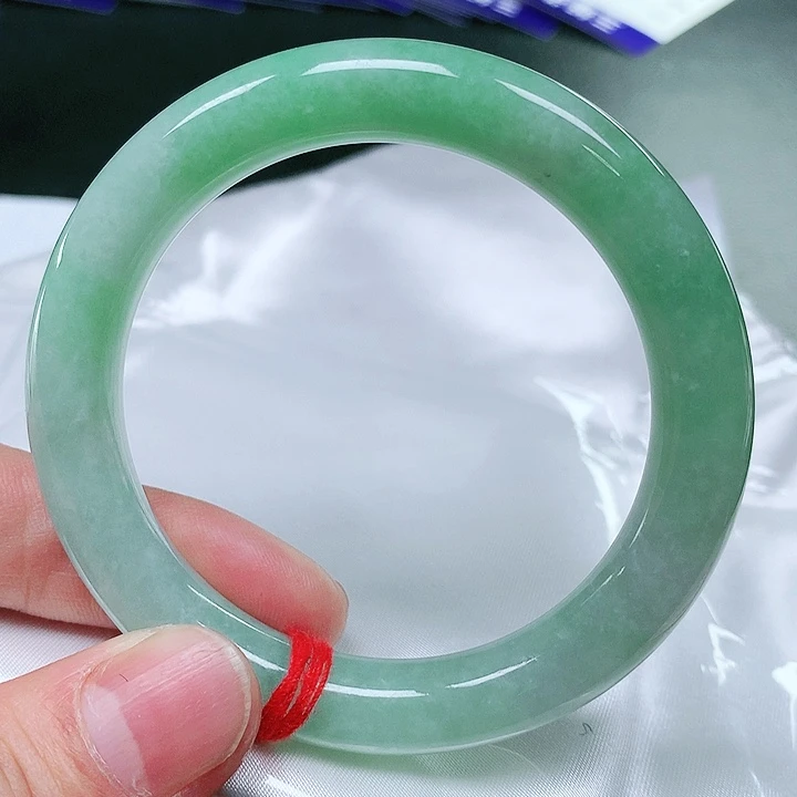 翡翠手镯（圆镯）未镶嵌翡翠手镯未镶嵌