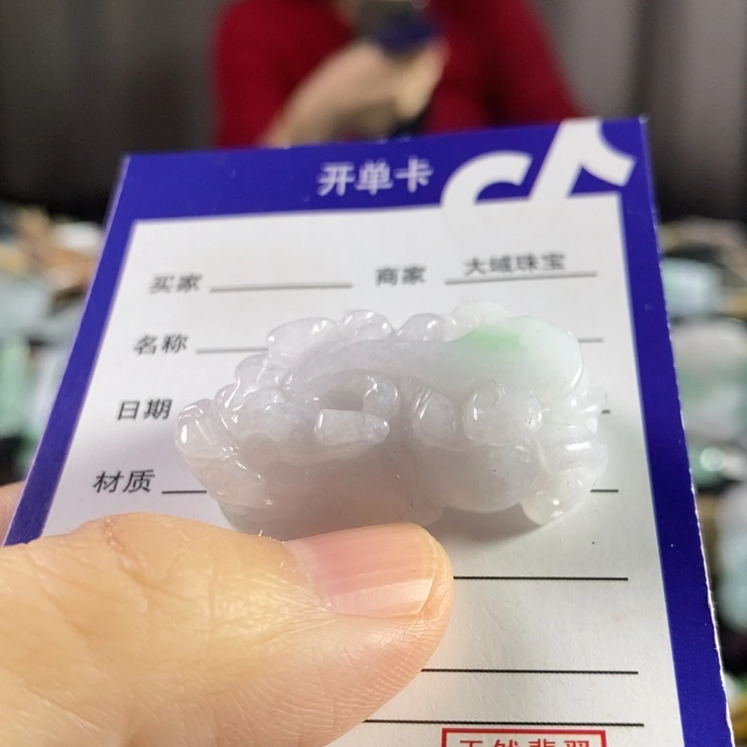 翡翠未镶嵌颈饰貔貅