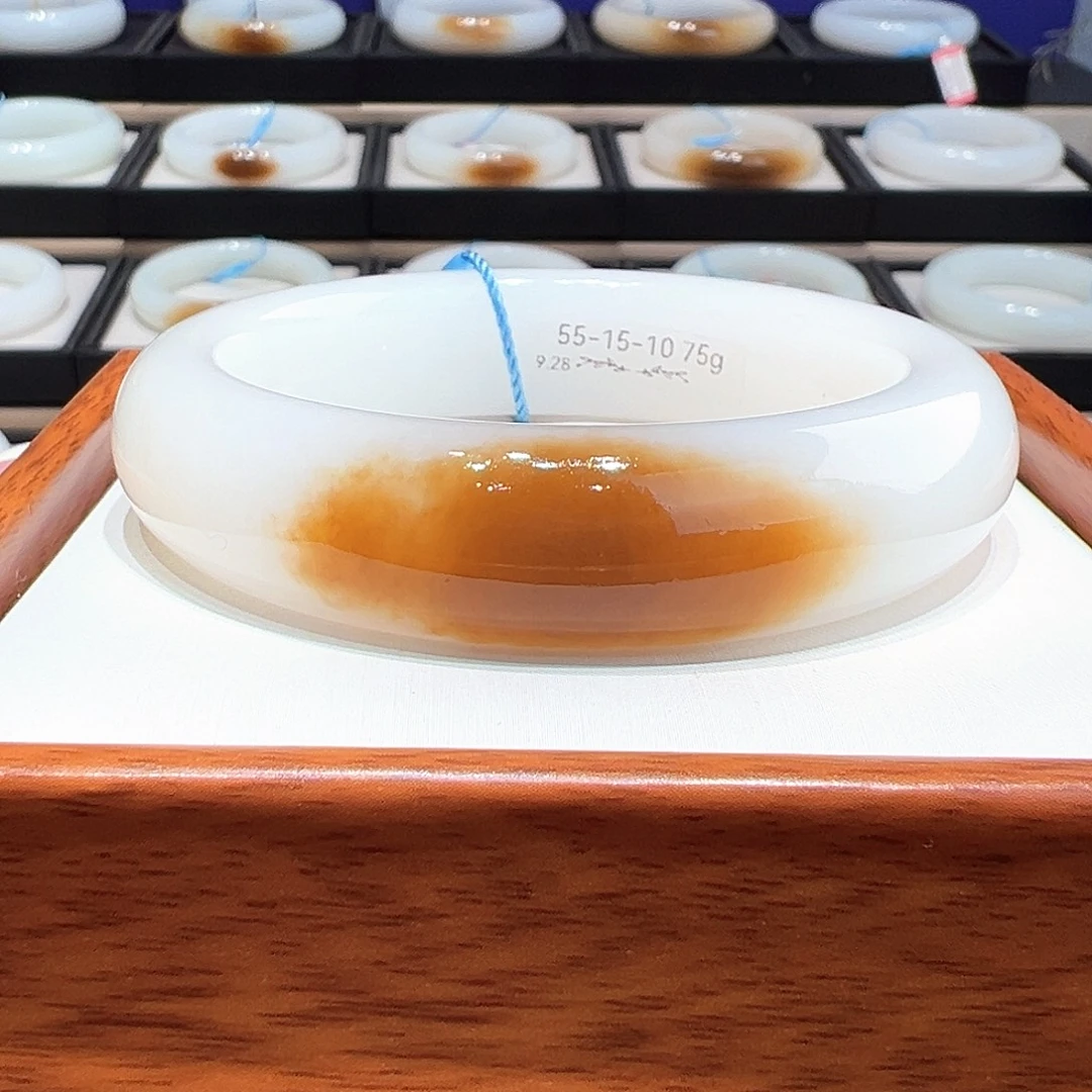 和田玉（糖玉）未镶嵌手镯