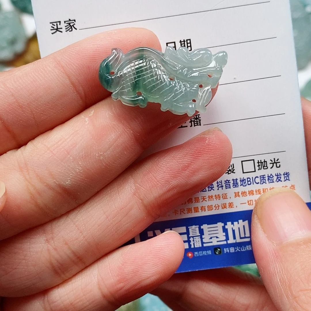 翡翠未镶嵌颈饰立体龙