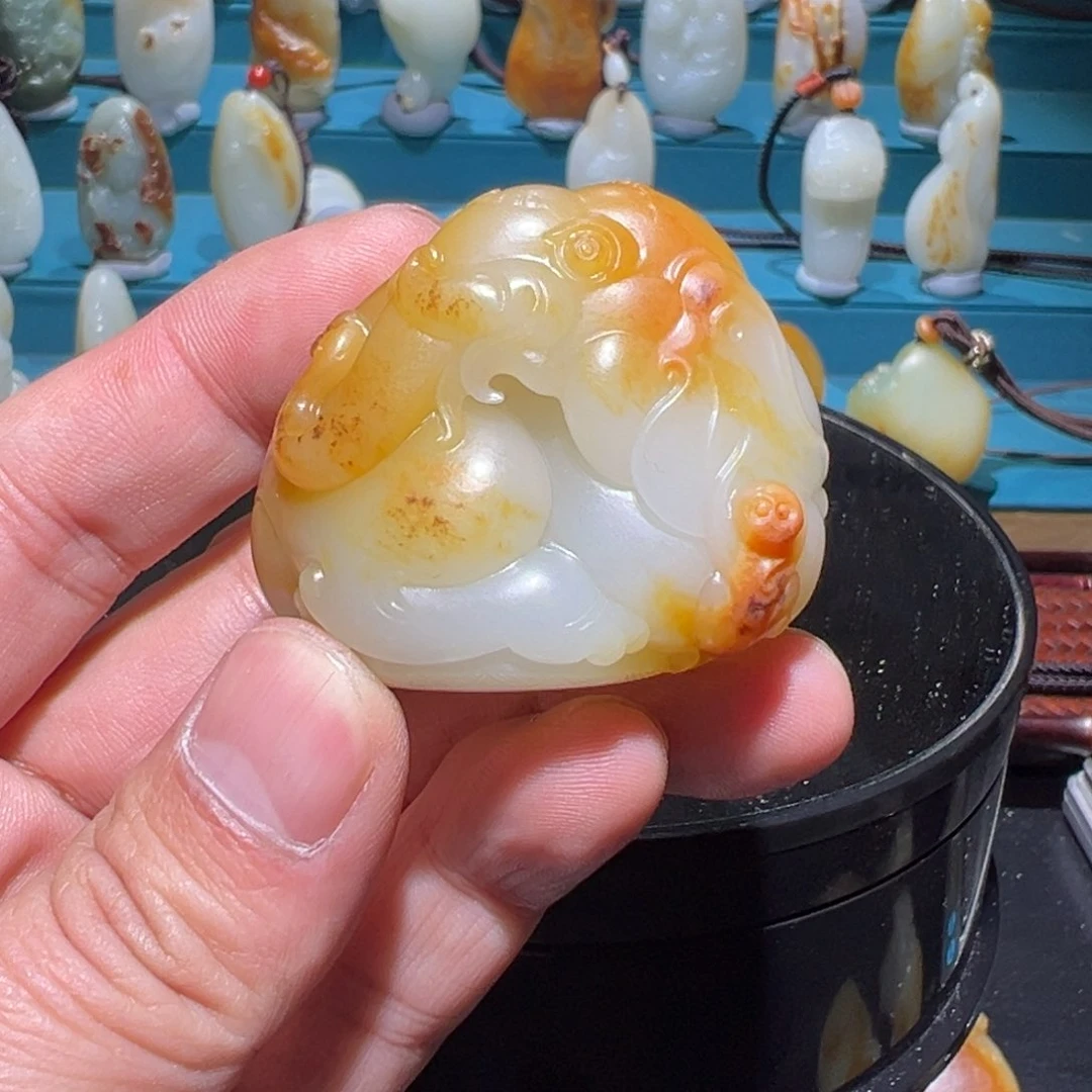 颈饰未镶嵌和田玉（子料）青*志