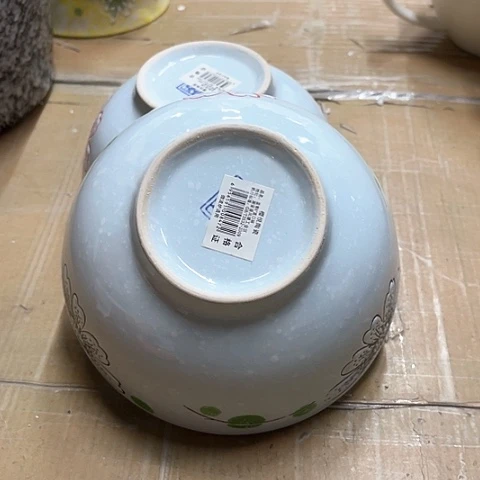 微瑕，不能明火，口径15高度7篮菊2个面碗