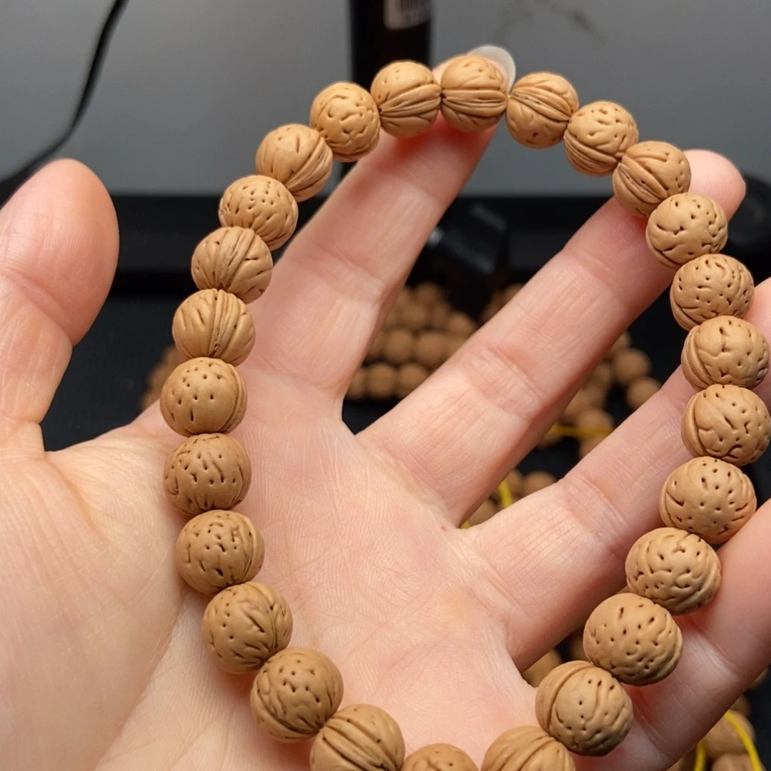 *****野生小黄桃手持26颗