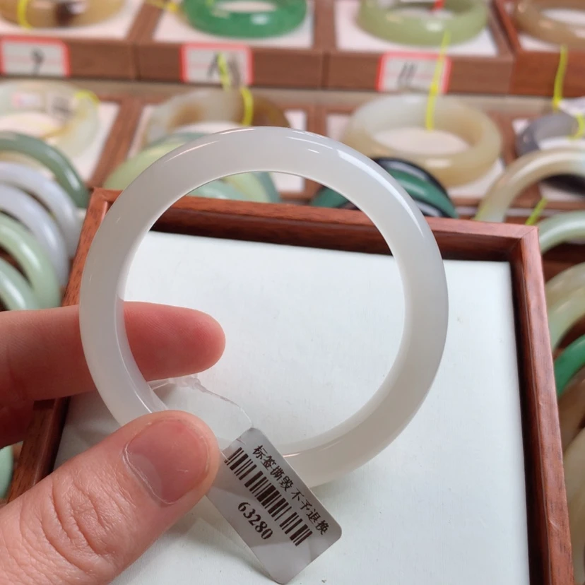 【闪购商品】和田玉手镯未镶嵌51