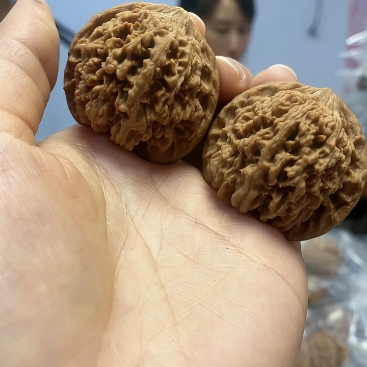 文玩核桃把件42.5红皮满天星