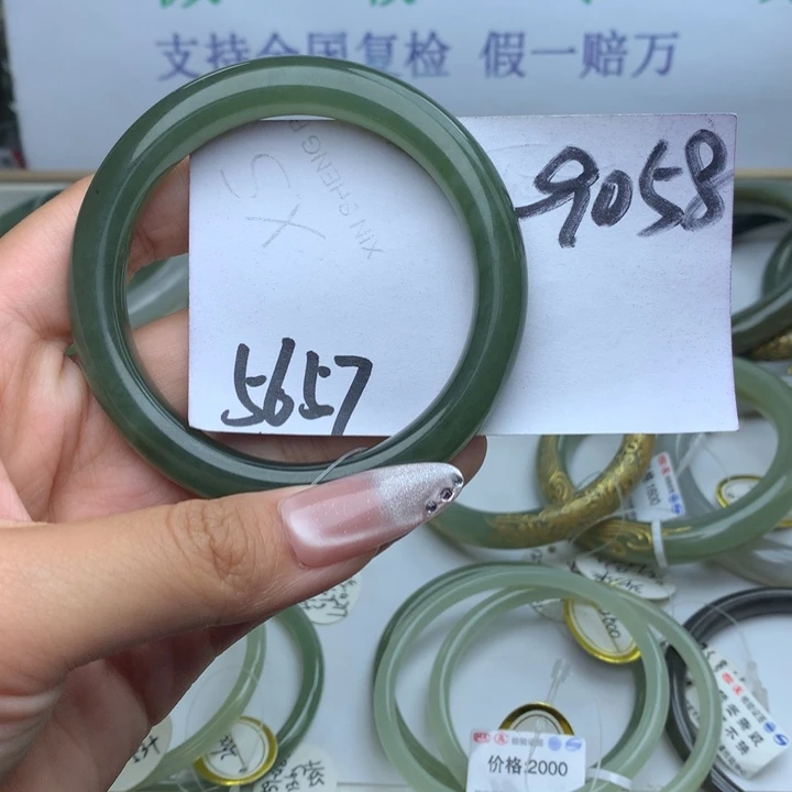 未镶嵌手镯和田玉