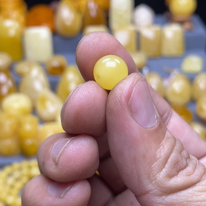 蜜蜡裸石未镶嵌暖*?