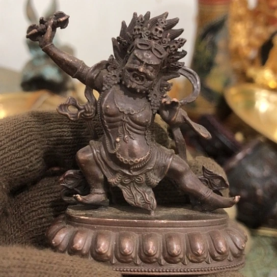 小***腿闪电购铜摆件工艺品