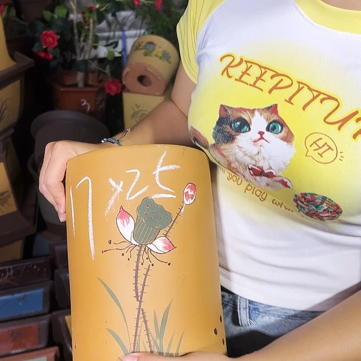 精品黄荷花笔筒大号