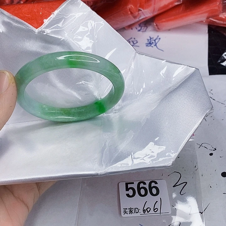 翡翠未镶嵌手镯一图一物实物为准（微瑕处理）