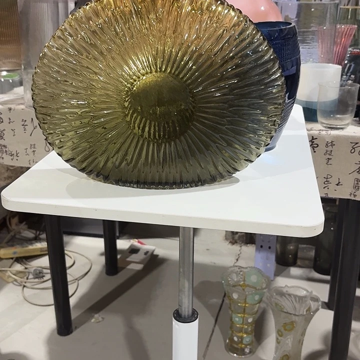 琉璃材质的大花瓶轻奢风
