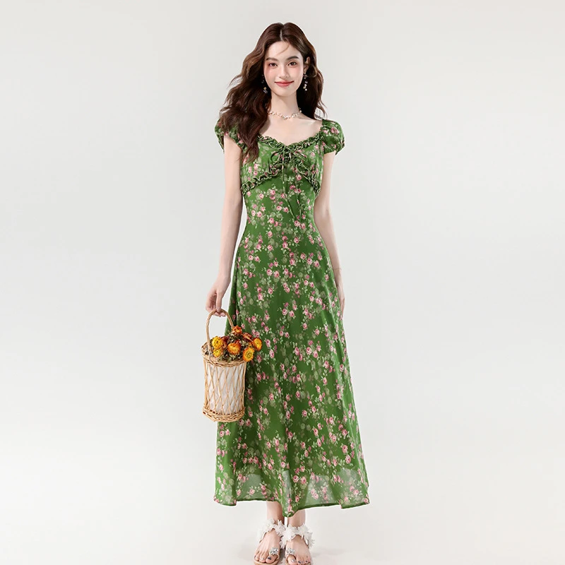 夏季高品质新款法式领木耳边田园清新超显白小女人碎花连衣裙女