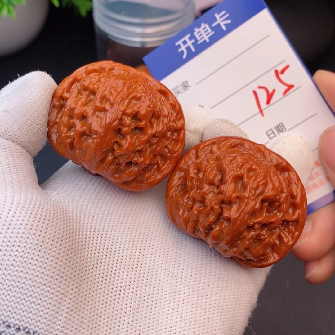 文玩核桃把件45红狮子125