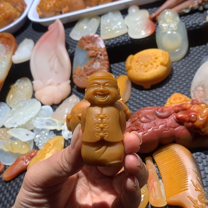 石英质玉（黄龙玉）未镶嵌颈饰