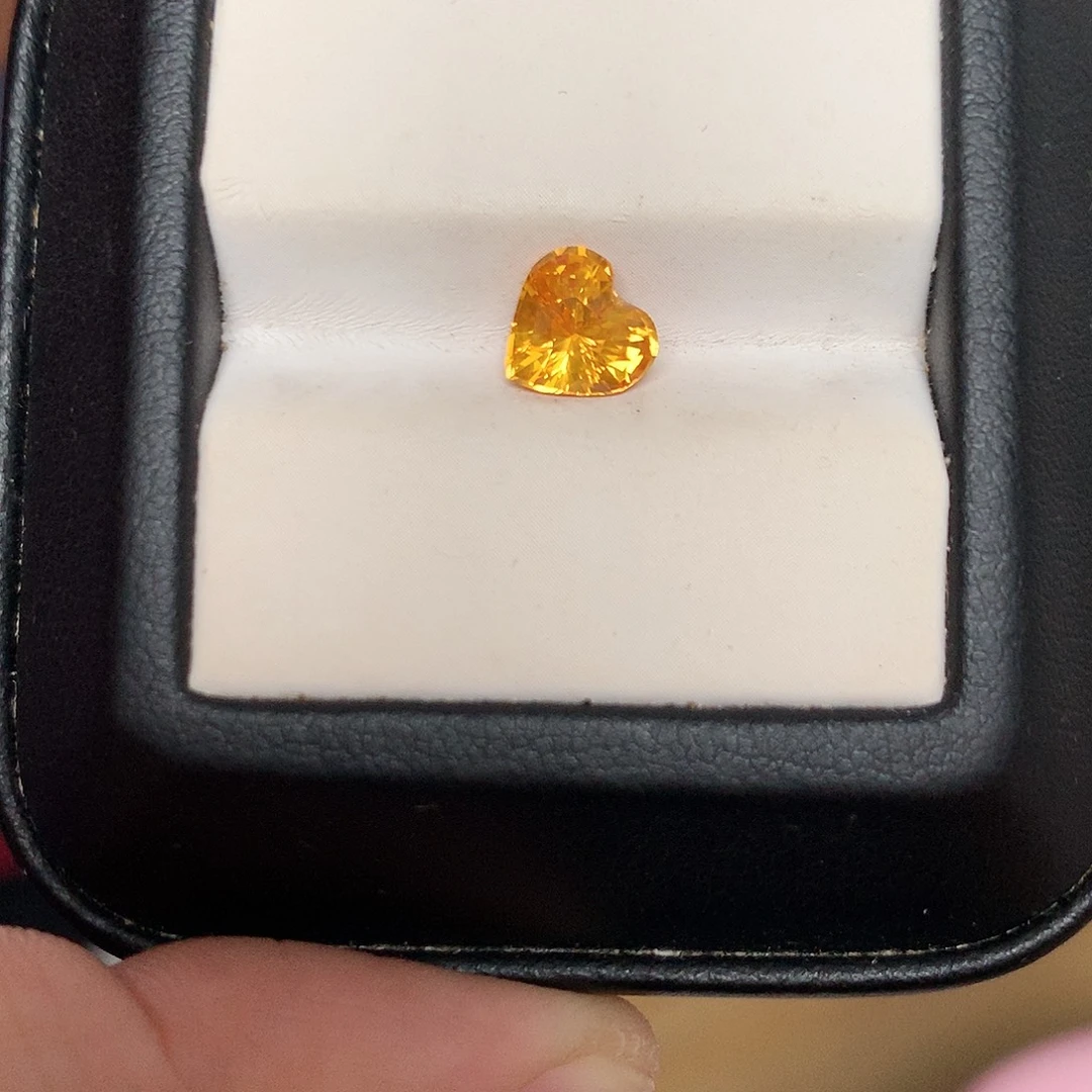 裸石彩色蓝宝石1.56克拉吉尔德大证金丝雀