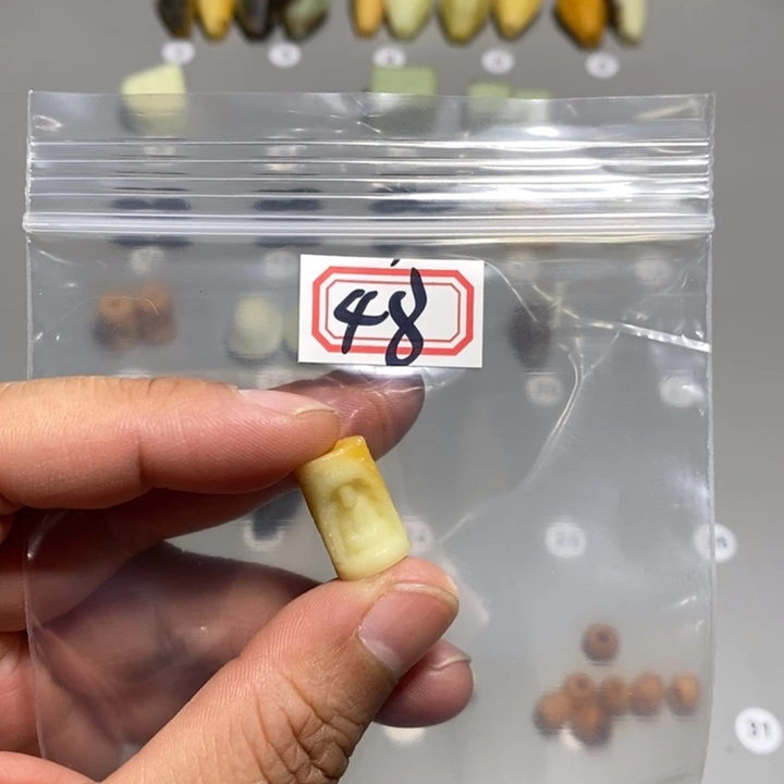 蛇纹石玉颈饰未镶嵌小****?