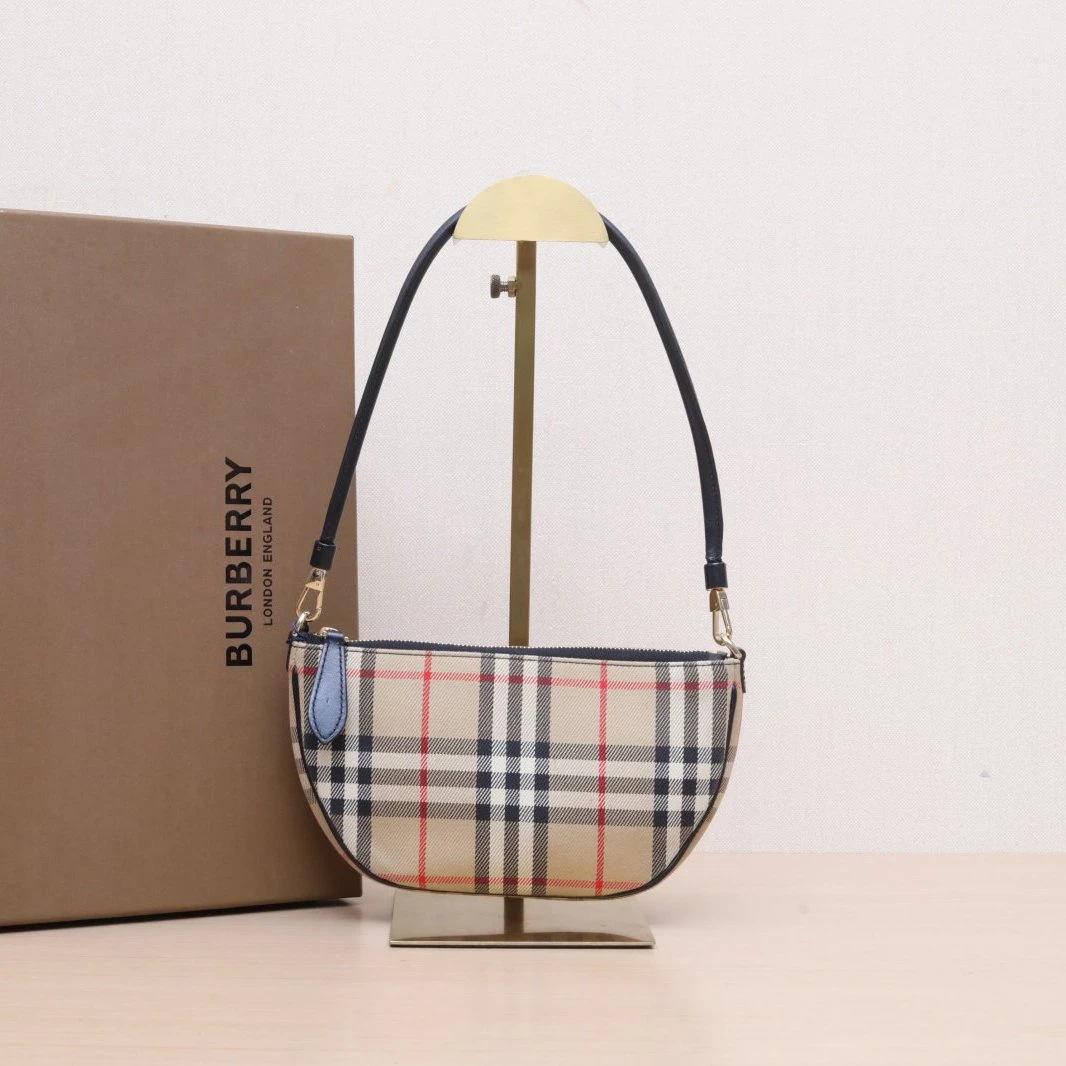 95新 BURBERRY/博柏利 【活动黑黑】战马格纹半圆单肩包 844301