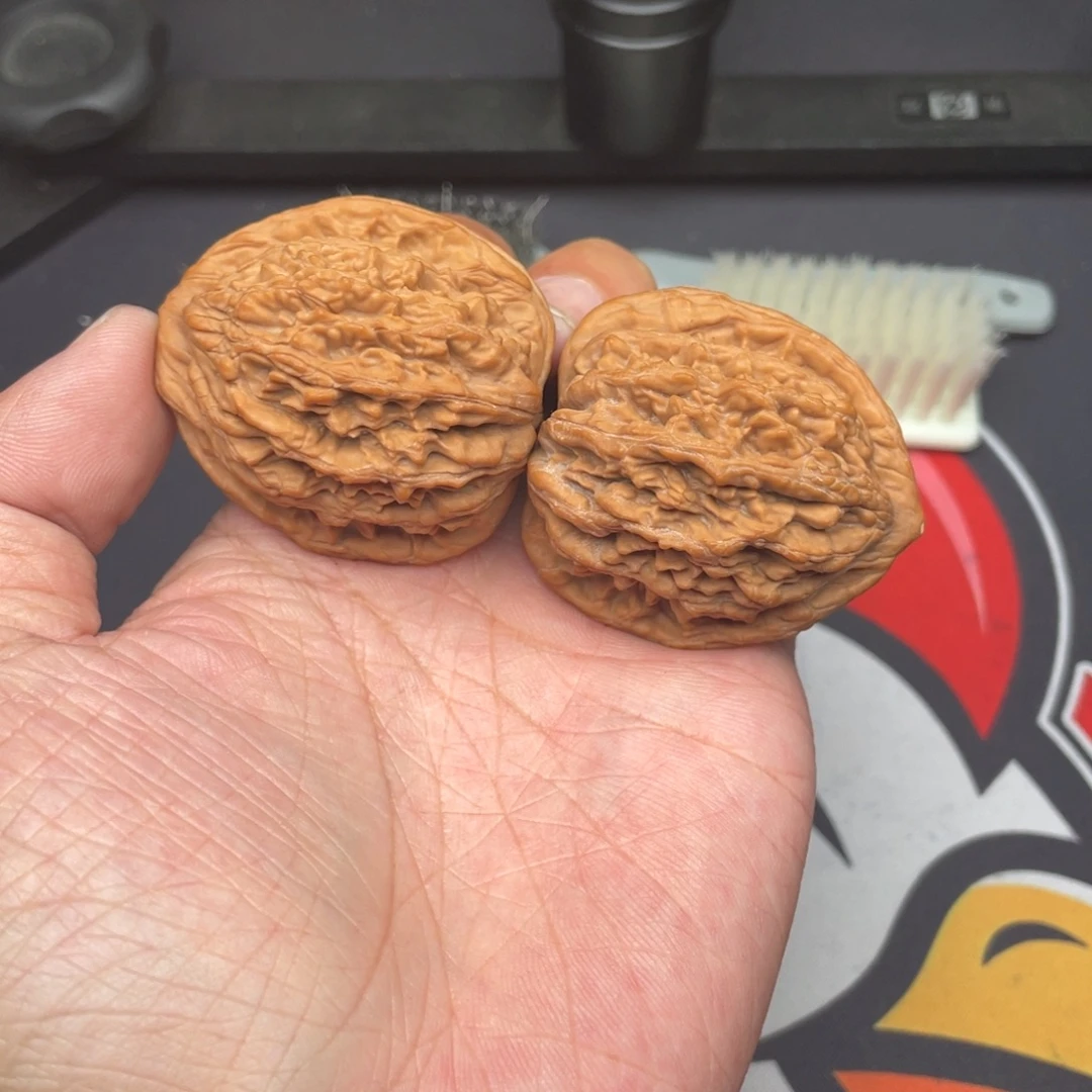 文玩核桃吊坠虎头