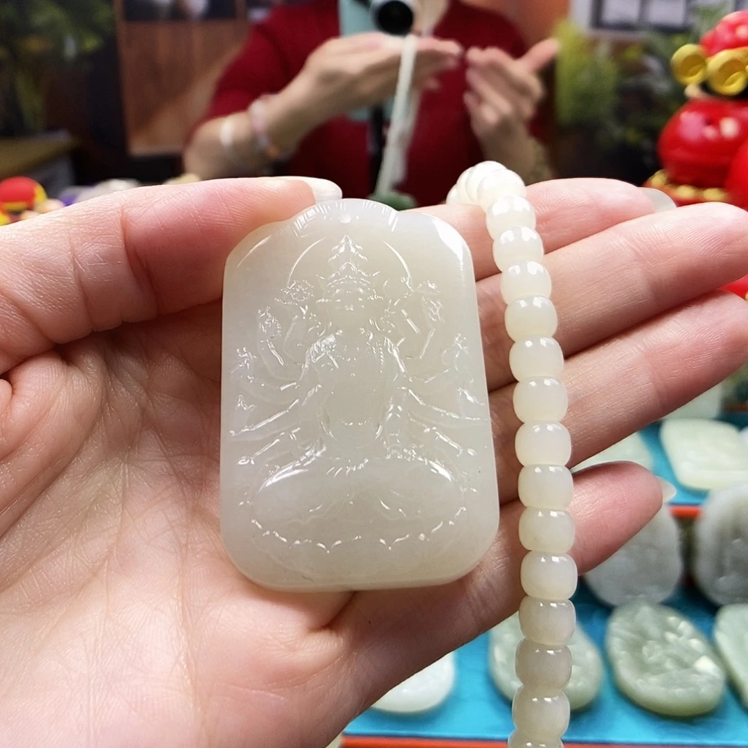 和田玉未镶嵌颈饰001属老鼠佩戴千手观音