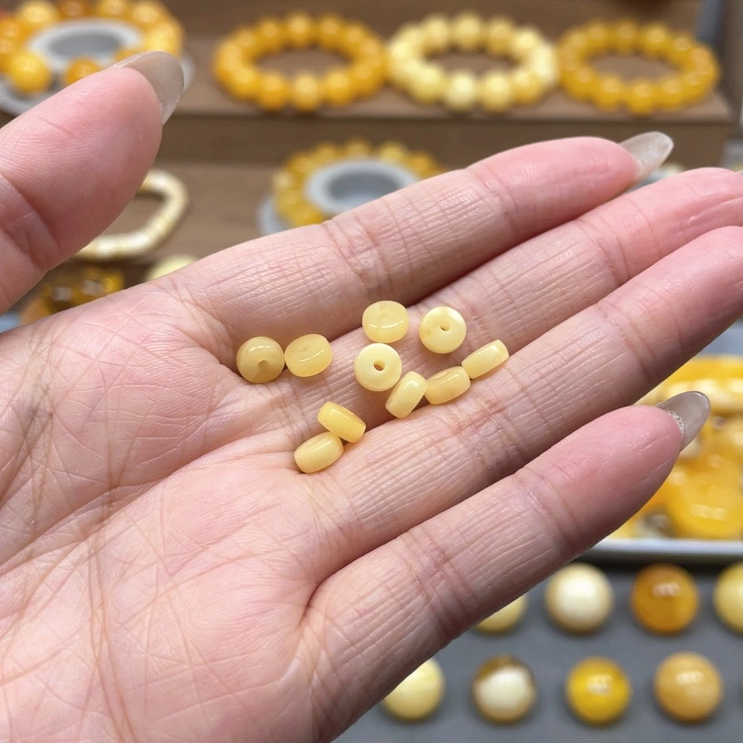 封***朔未镶嵌琥珀裸石天然