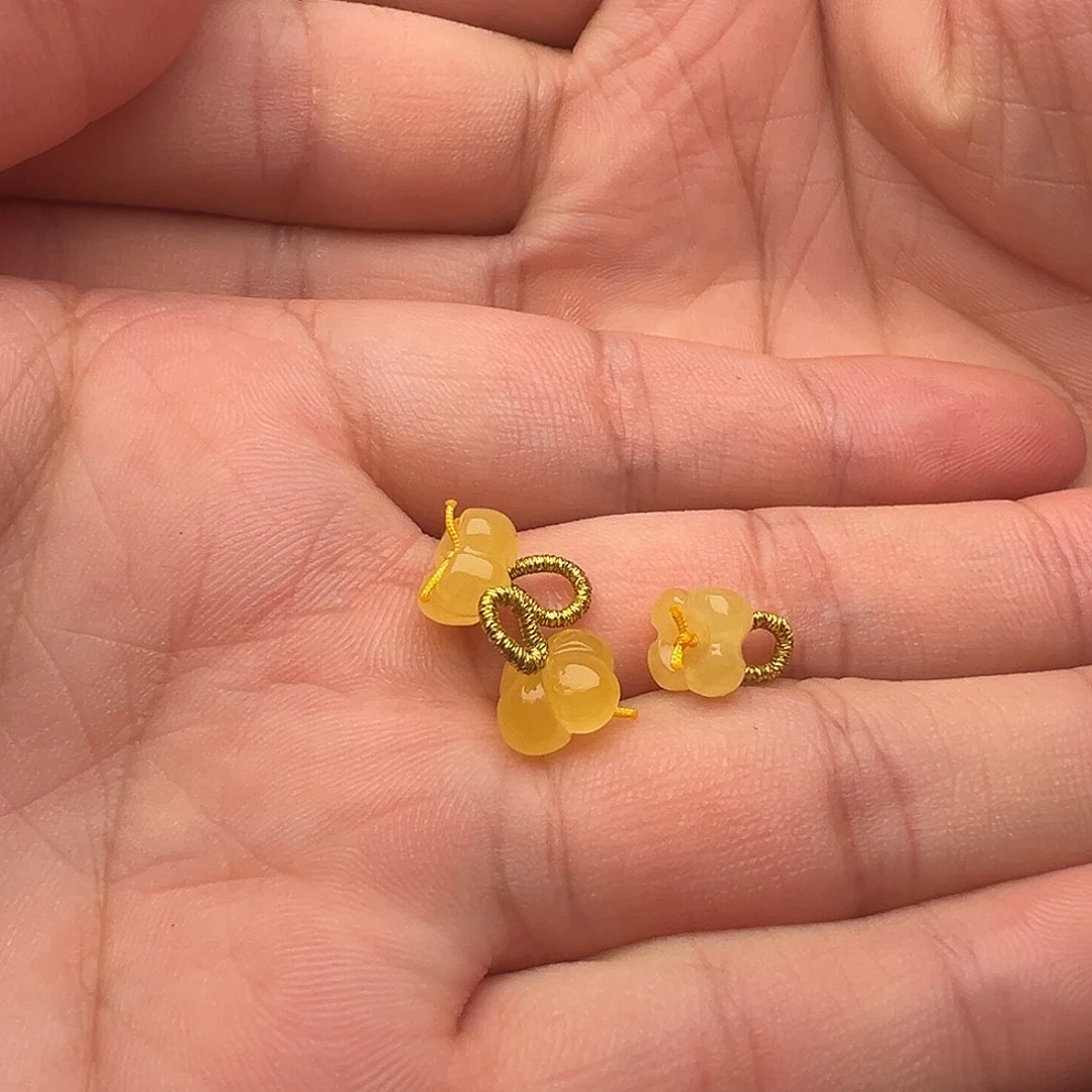 蜜蜡未镶嵌颈饰桂花提溜吊坠