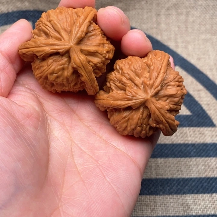 吊坠文玩核桃哈*！