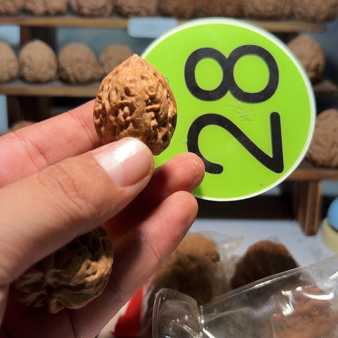 骞***岁文玩核桃，绿色28号