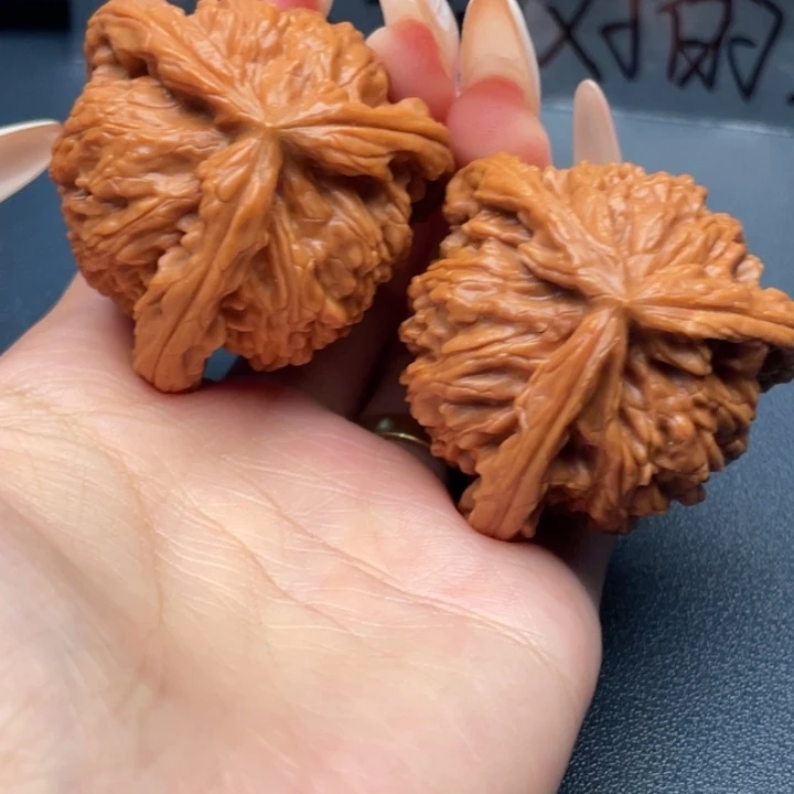 z***z文玩核桃吊坠白狮子