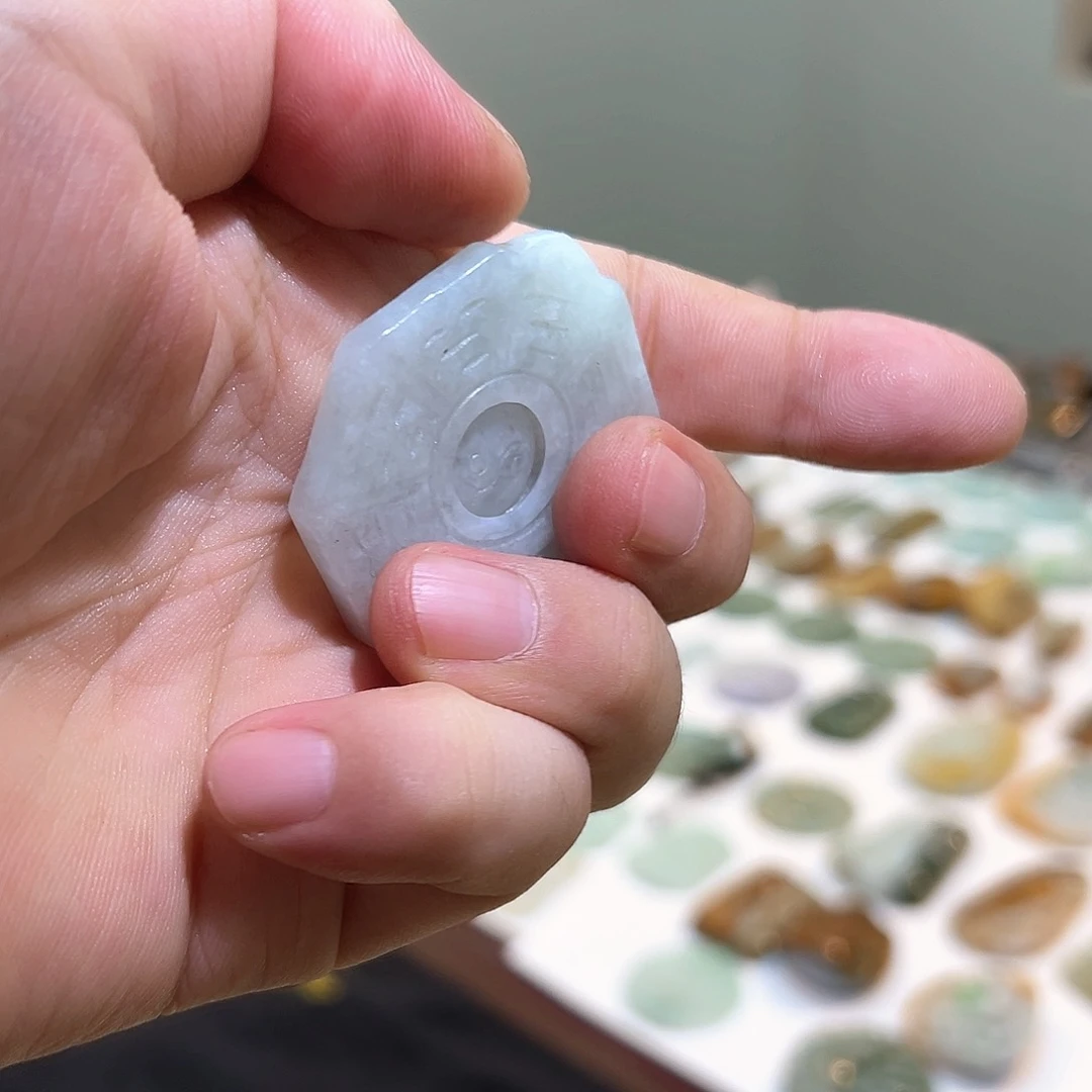 翡翠未镶嵌颈饰挂件